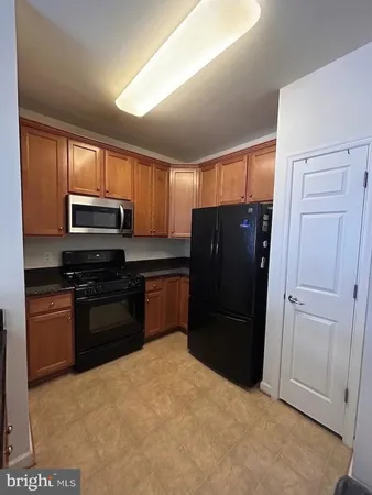 $2,535 | 3810 Lightfoot Street, Unit 206, Chantilly, VA 20151