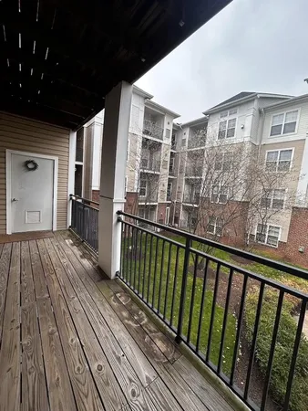 $2,535 | 3810 Lightfoot Street, Unit 206, Chantilly, VA 20151