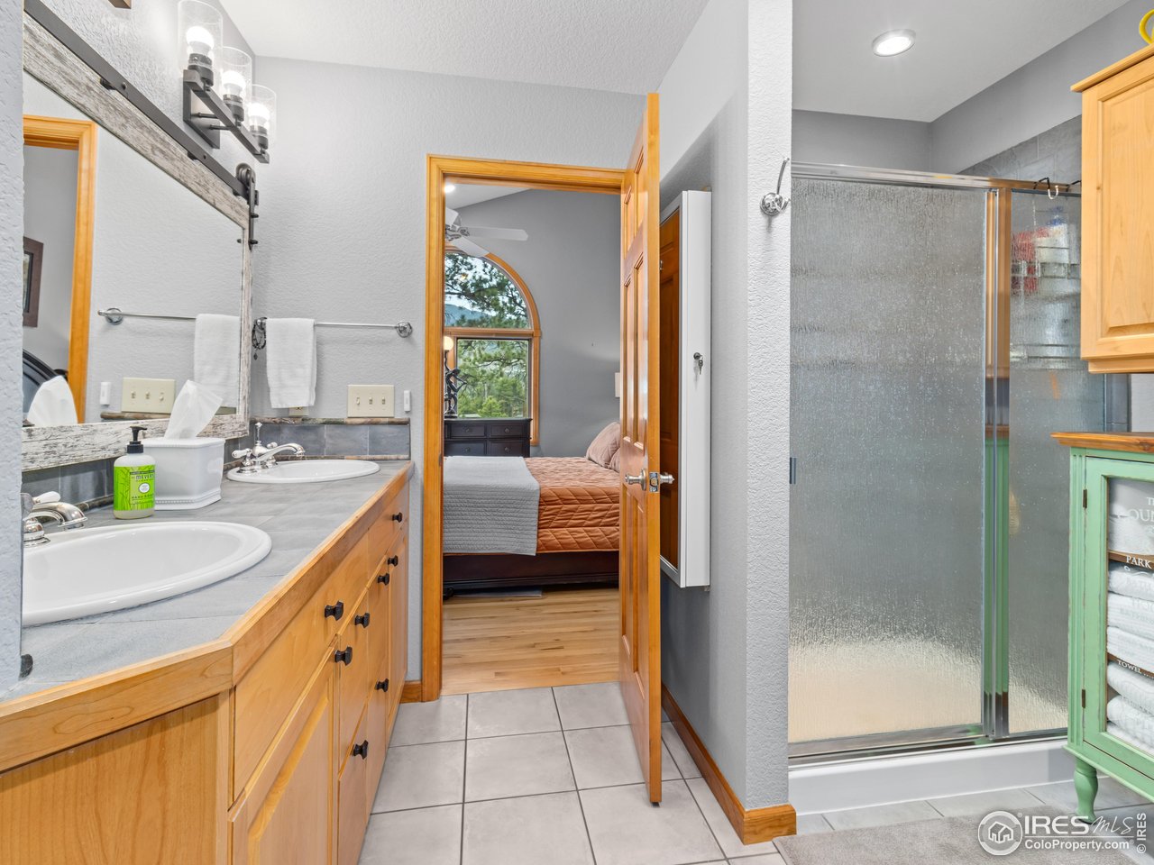 658 Cedar Ridge Circle Estes Park, CO 80517 - Photo 23 of 39 Oversized shower