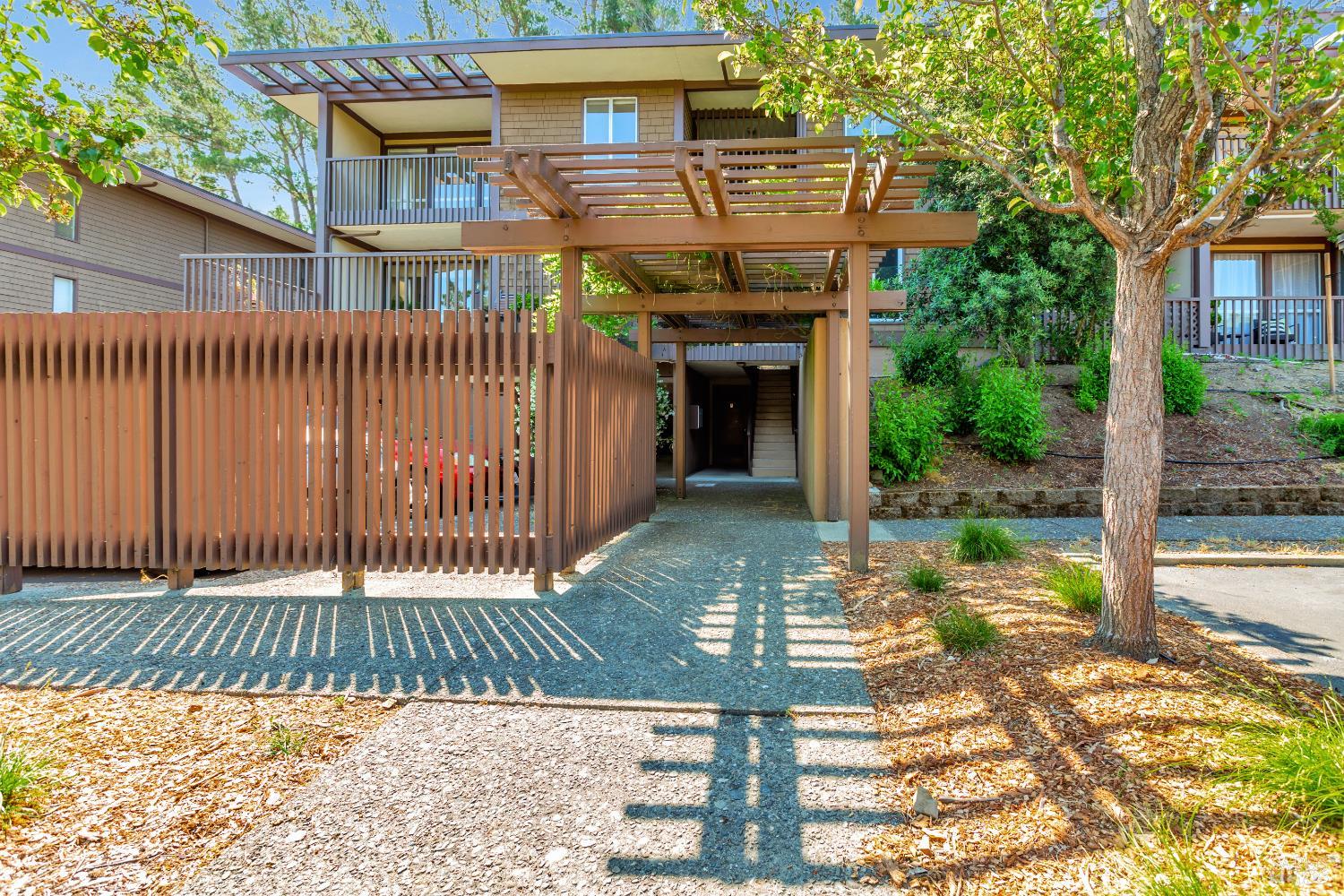 94 Forest Lane San Rafael, CA 94903 - Photo 21 of 29