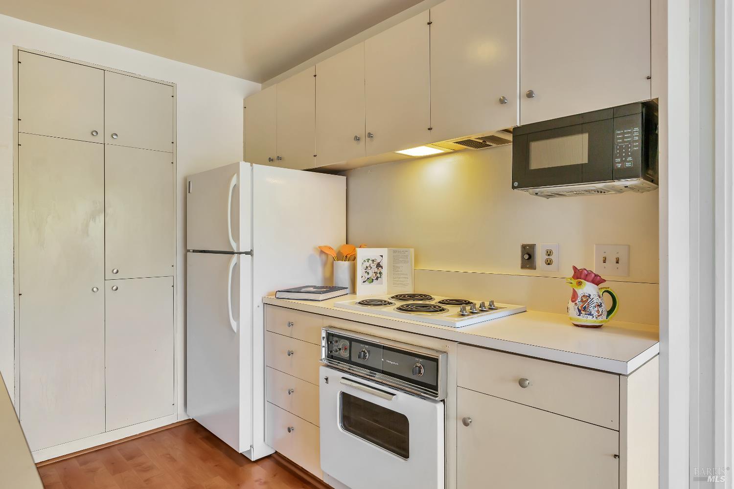 94 Forest Lane San Rafael, CA 94903 - Photo 8 of 29 Kitchen