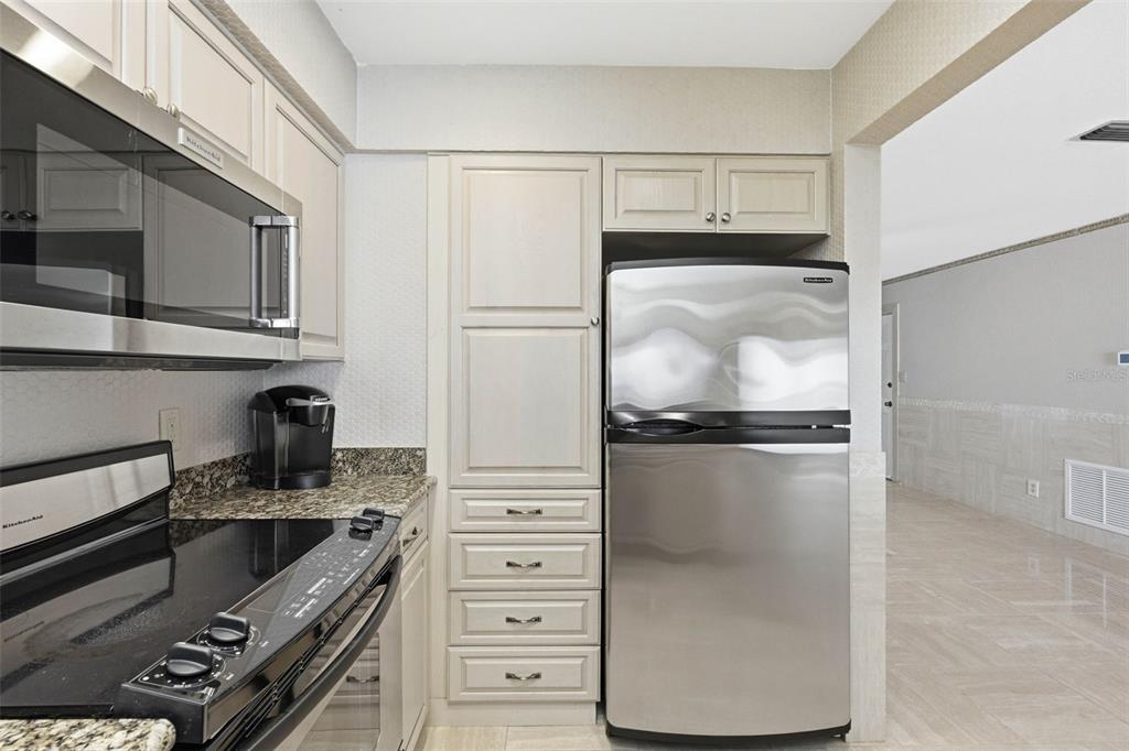 8408 Annwood Road Seminole, FL 33777 - Photo 11 of 46