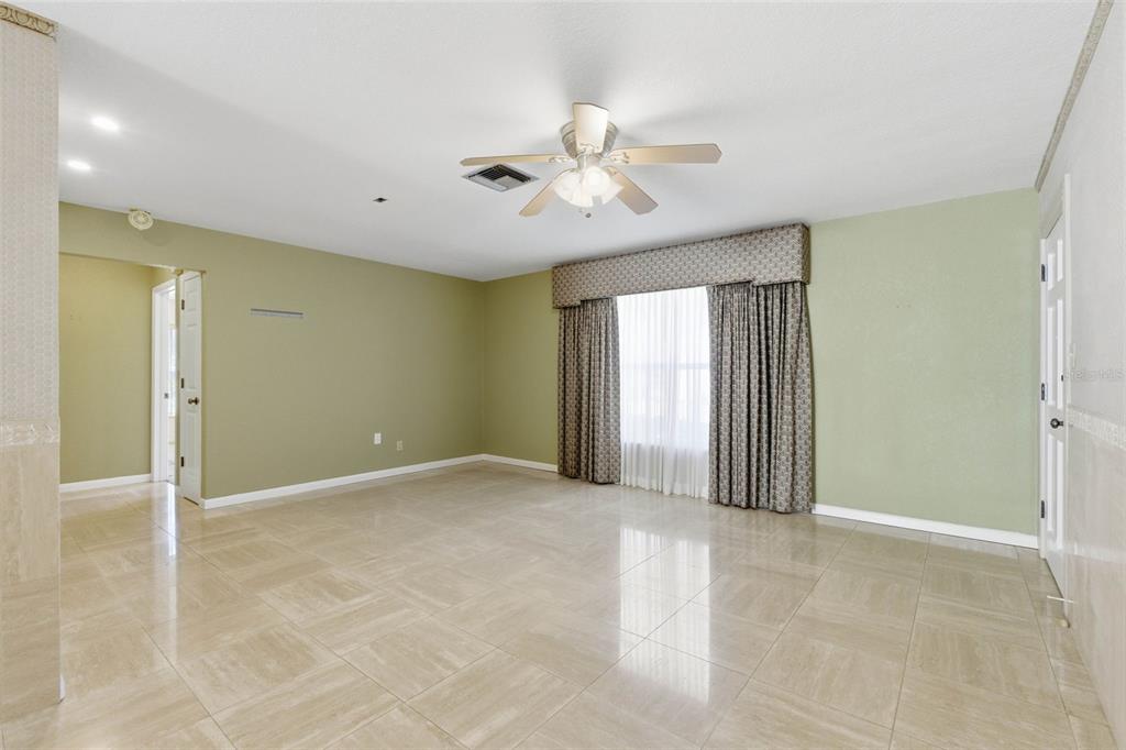 8408 Annwood Road Seminole, FL 33777 - Photo 5 of 46