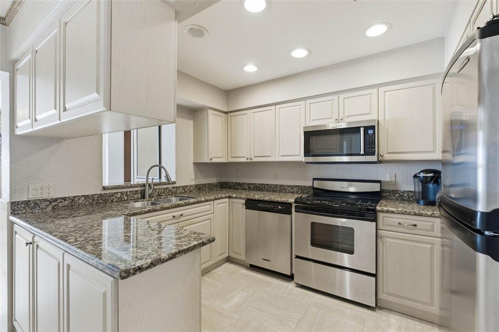 8408 Annwood Road Seminole, FL 33777 - Photo 10 of 46