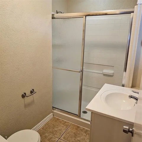 $1,950 | 510 East Ovilla, Waxahachie, TX 75167