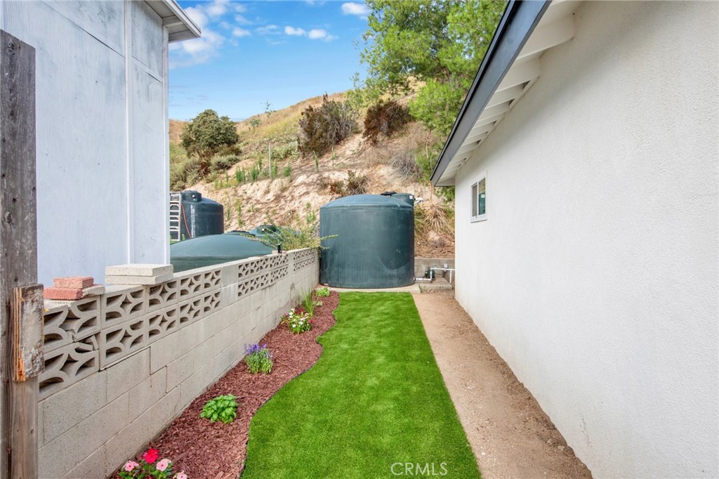 12540 Dexter Park Road Sylmar, CA 91342 - Photo 5 of 31 a view of a backyard with pathway