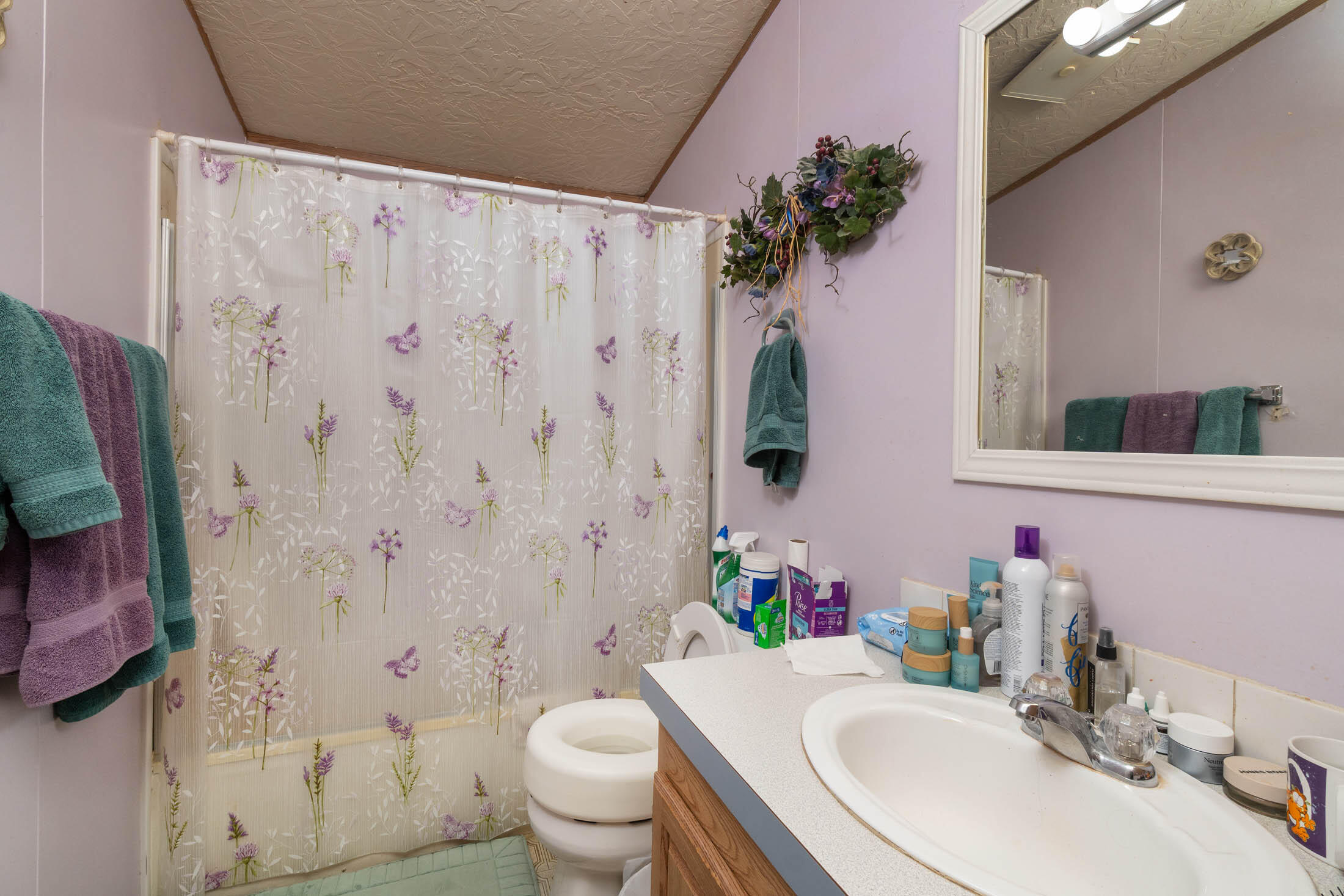 25907 South Cooper Street Bend, OR 97701 - Photo 18 of 34 a bathroom with a sink toilet and shower
