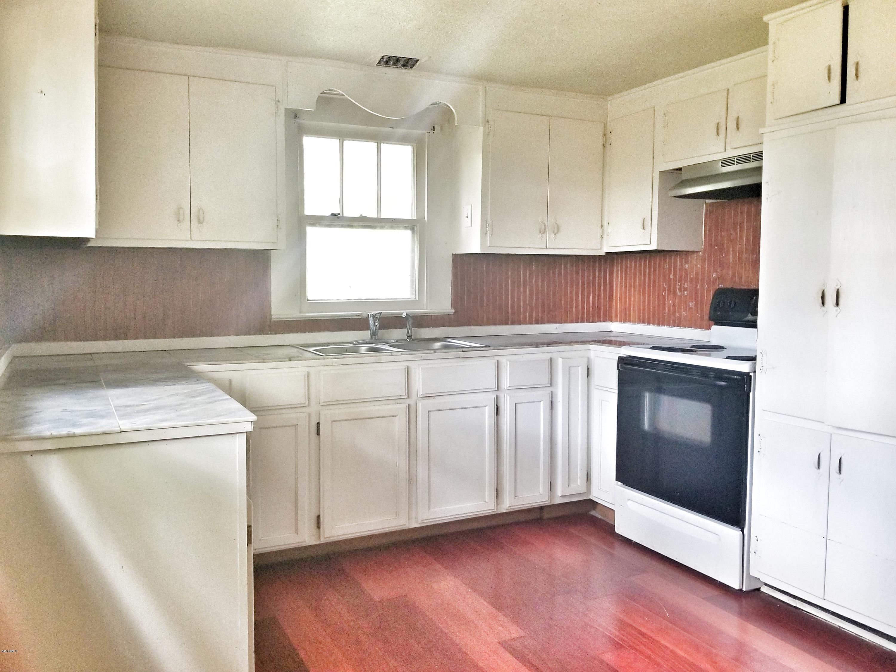 5225 Elder Street Moss Point, MS 39563 - Photo 7 of 14 20181108_115123-01