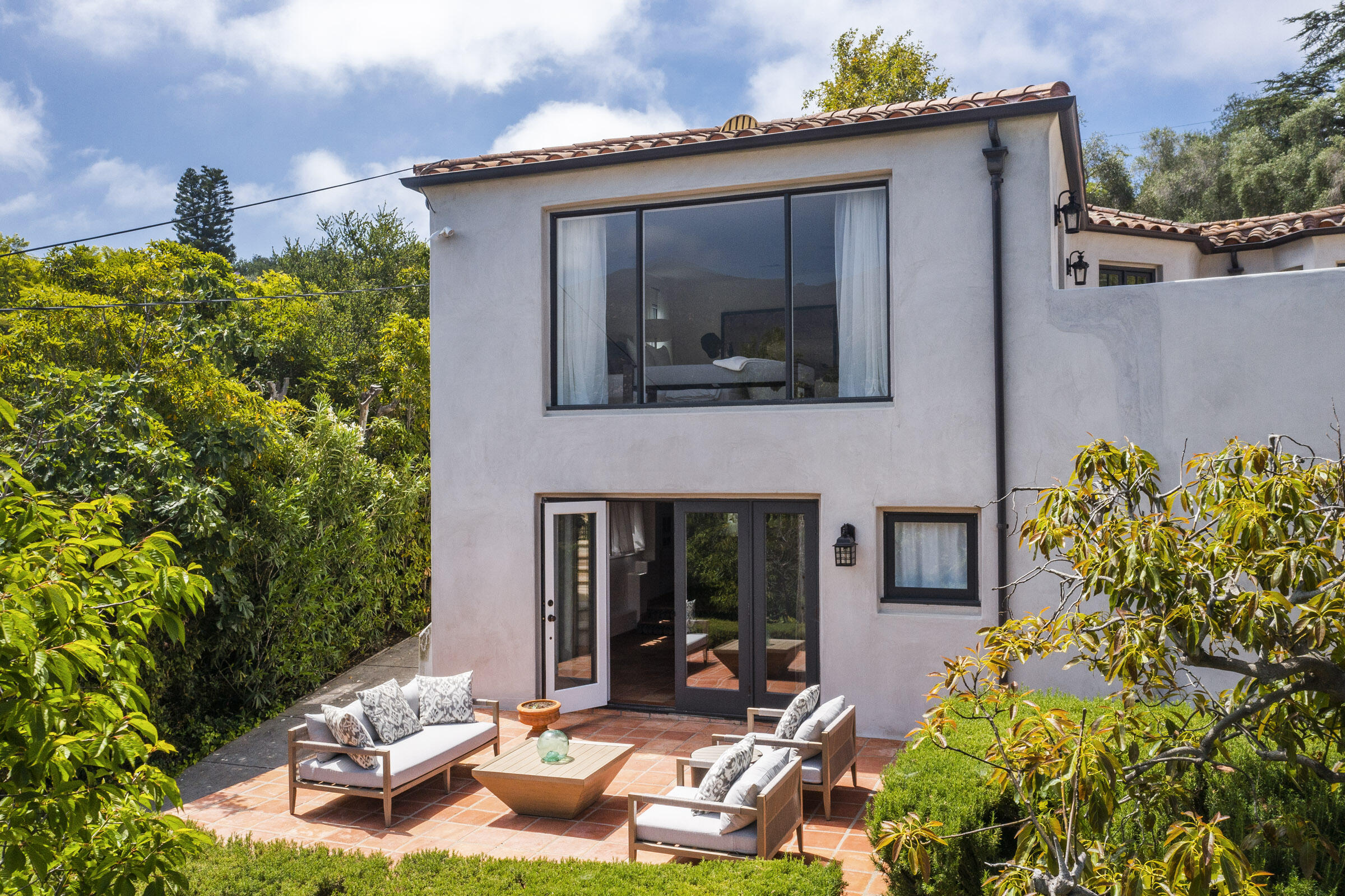 612 Cowles Road Montecito, CA 93108 - Photo 22 of 26 a view of a patio with table and chairs and potted plants