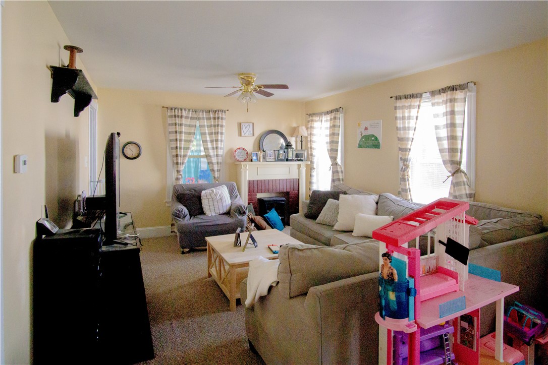 13 Beckside Road North Providence, RI 02911 - Photo 4 of 25 Gallery Image 4