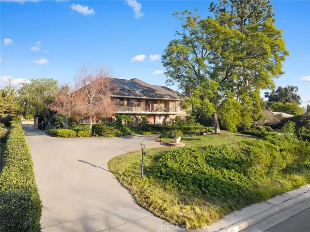 $4,580,000 | 900 North Gainsborough Drive, Pasadena, CA 91107