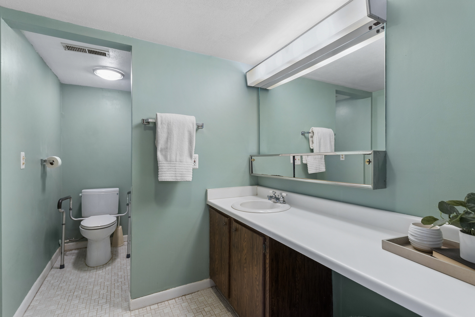 550 Timber Ridge Drive, Unit 204C Carol Stream, IL 60188 - Photo 8 of 17