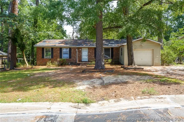 $1,400 | 742 Buena Vista Drive, Fayetteville, NC 28311