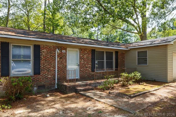 $1,400 | 742 Buena Vista Drive, Fayetteville, NC 28311