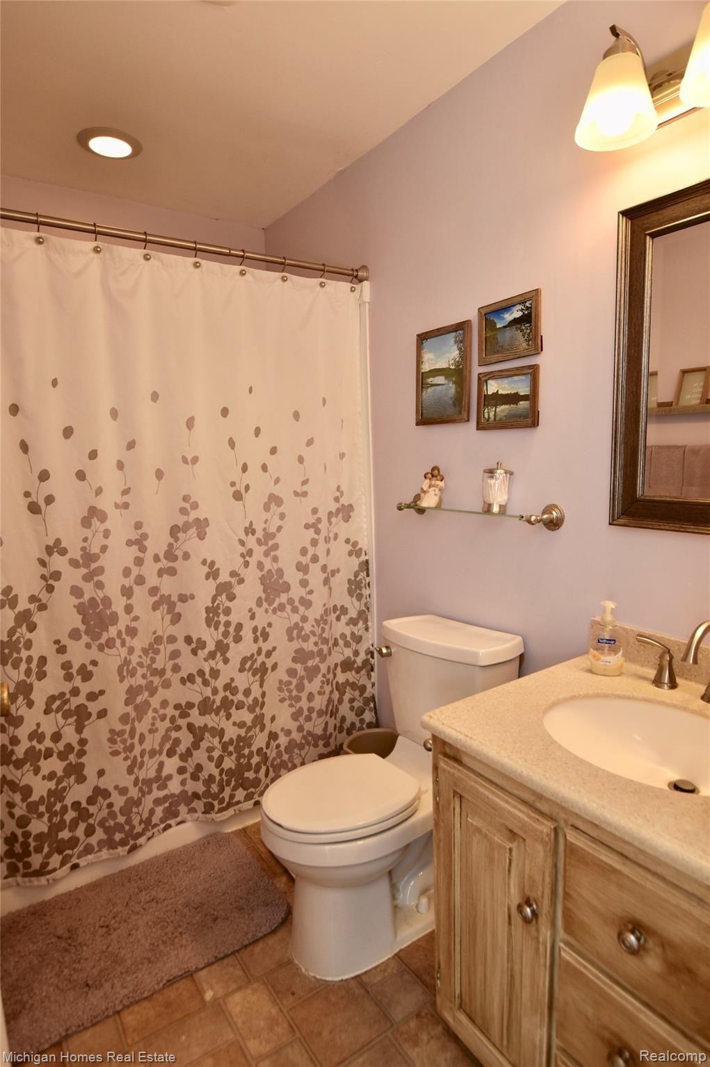 5377 Howe Road Grand Blanc, MI 48439 - Photo 12 of 22 Full bathroom