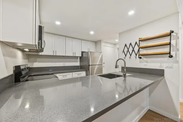 $549,000 | 8362 Via Sonoma, Unit C, La Jolla, CA 92037