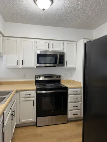 $1,025 | 812 Jefferson Avenue, Unit D, Cleveland, TX 77327