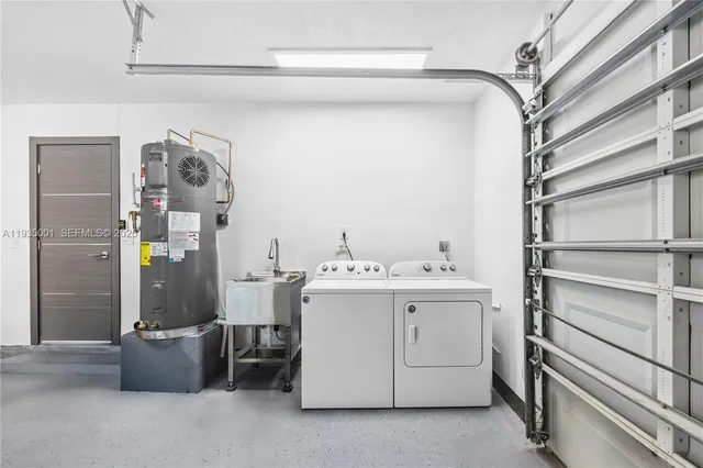 a view of entryway with front door