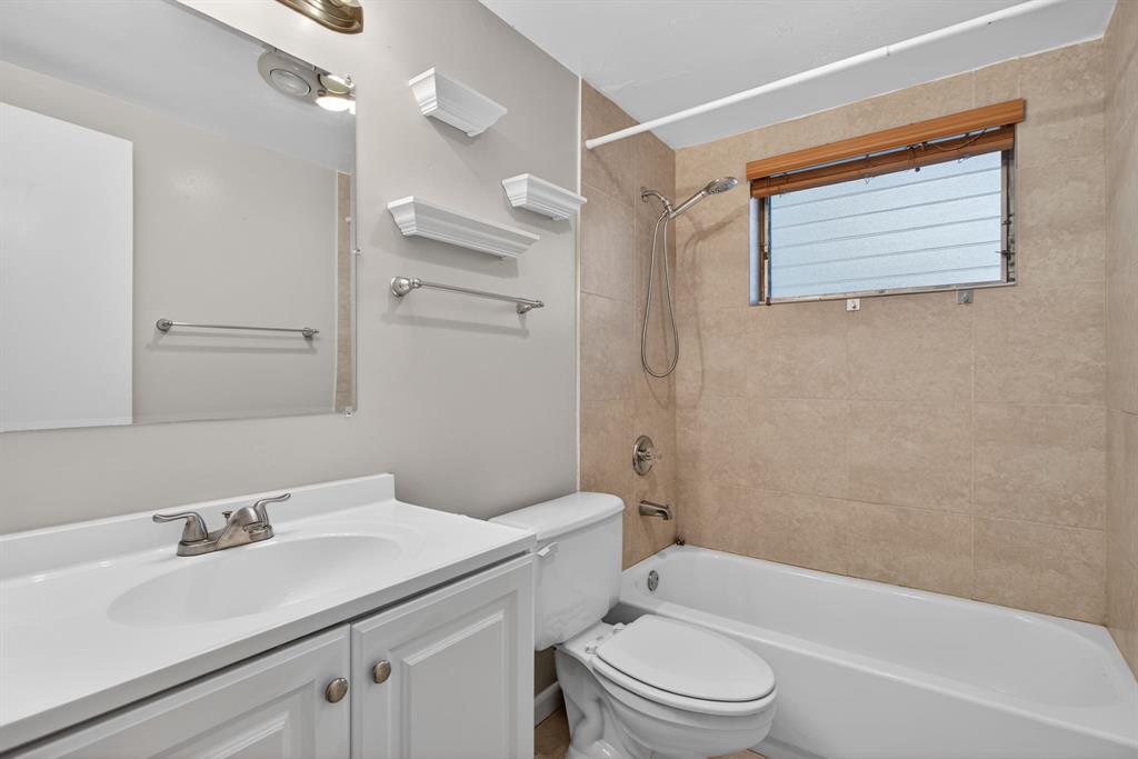 2115 Northeast 42nd Court, Unit 103 Lighthouse Point, FL 33064 - Photo 14 of 27