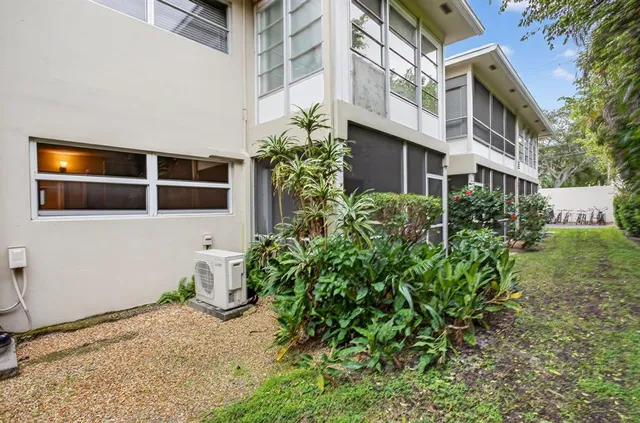 $125,000 | 2115 Northeast 42nd Court, Unit 103, Lighthouse Point, FL 33064