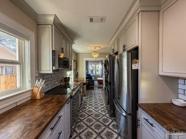 $1,900 | 224 North M Street, Pensacola, FL 32502