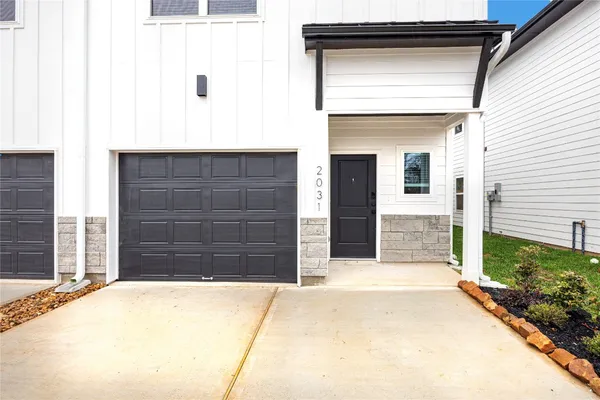 $1,875 | 2031 Longmire Villas Court, Conroe, TX 77304