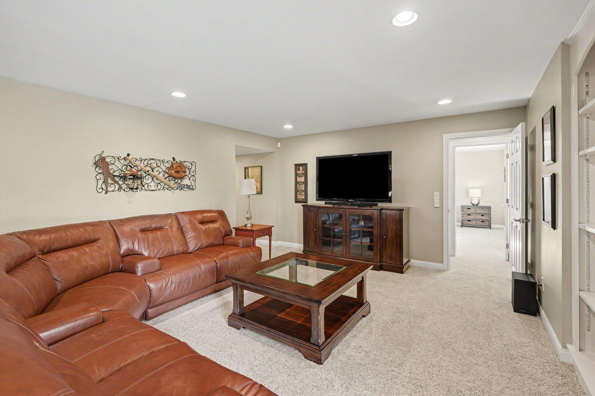 9403 Riviera Drive Union, KY 41091 - Photo 22 of 38 Built-In Bookcases