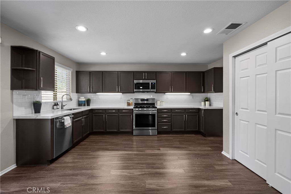 28244 Springvale Lane Castaic, CA 91384 - Photo 12 of 42