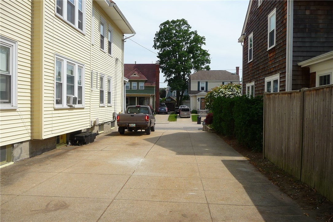 53 Strathmore Road Cranston, RI 02905 - Photo 5 of 25