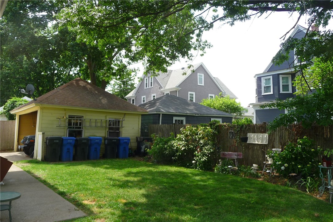 53 Strathmore Road Cranston, RI 02905 - Photo 8 of 25