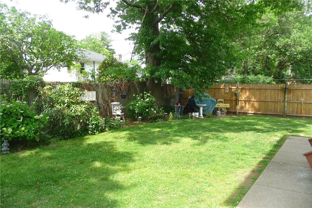53 Strathmore Road Cranston, RI 02905 - Photo 9 of 25