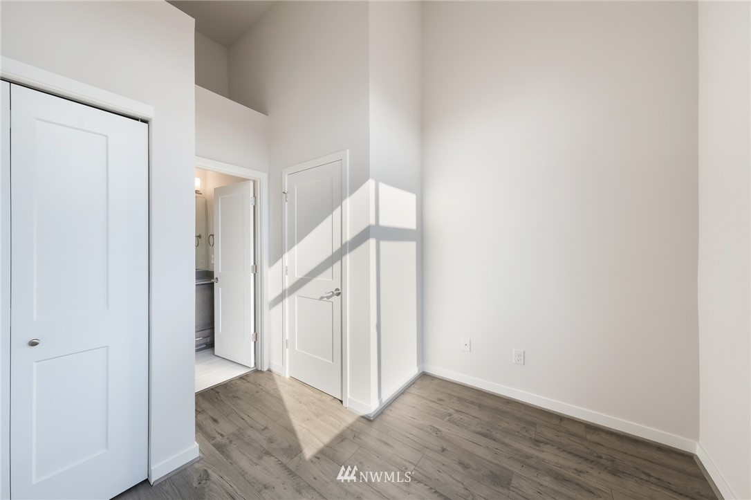 18912 110th Place Northeast, Unit 8 5 Bothell, WA 98011 - Photo 9 of 12 Gallery Image 9