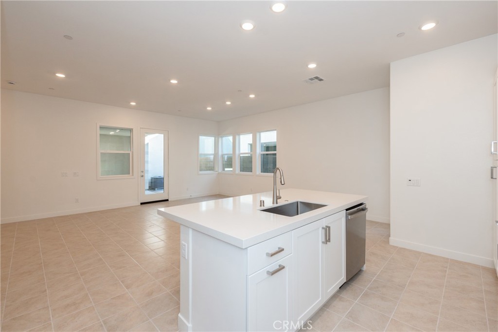 160 Sentosa Irvine, CA 92618 - Photo 8 of 29