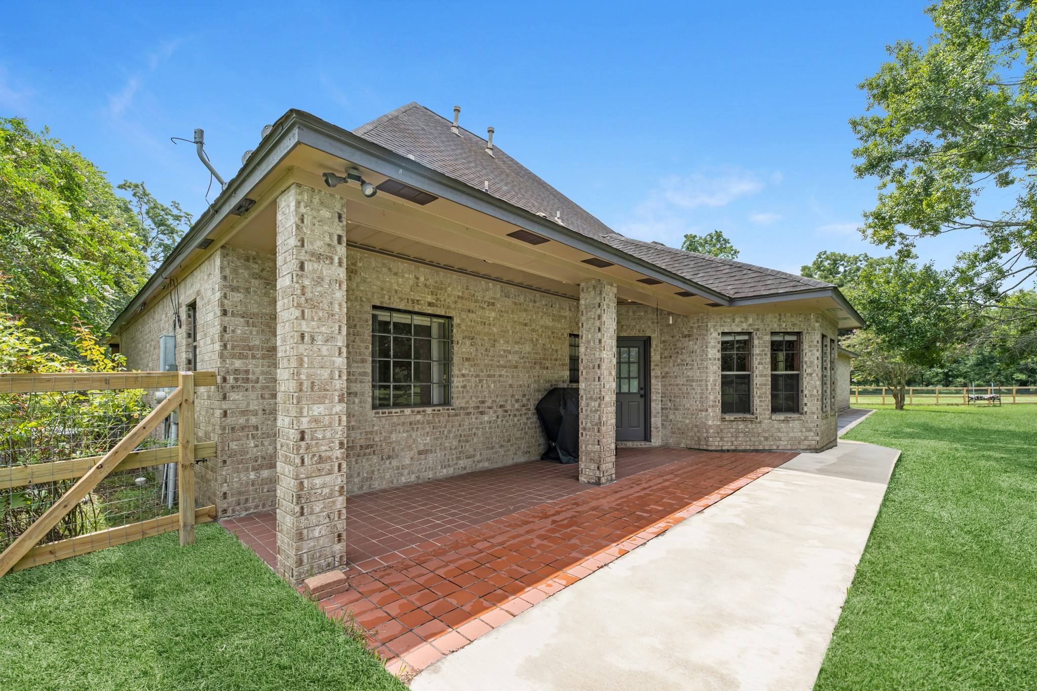 17126 County Road 39 Rosharon, TX 77583 - Photo 16 of 47 Large covered back porch. Owners have thought of all the details. The concrete actually goes all around to reach door off sunroom and off the three car garage.