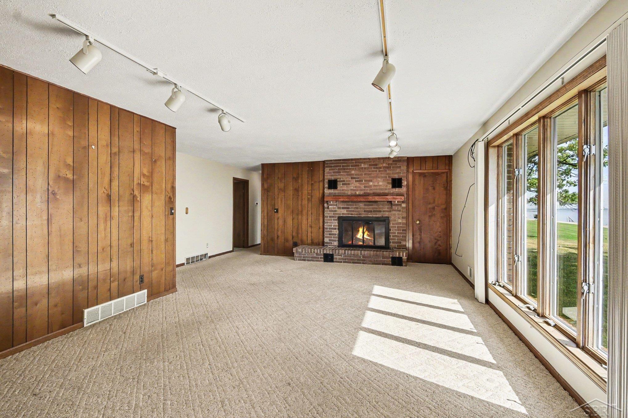 381 South Linwood Beach Road Linwood, MI 48634 - Photo 7 of 37