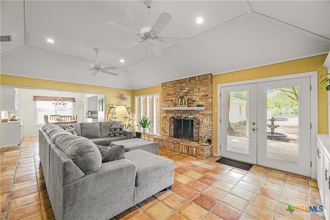 602 Bingham Road Victoria, TX 77904 - Photo 23 of 48
