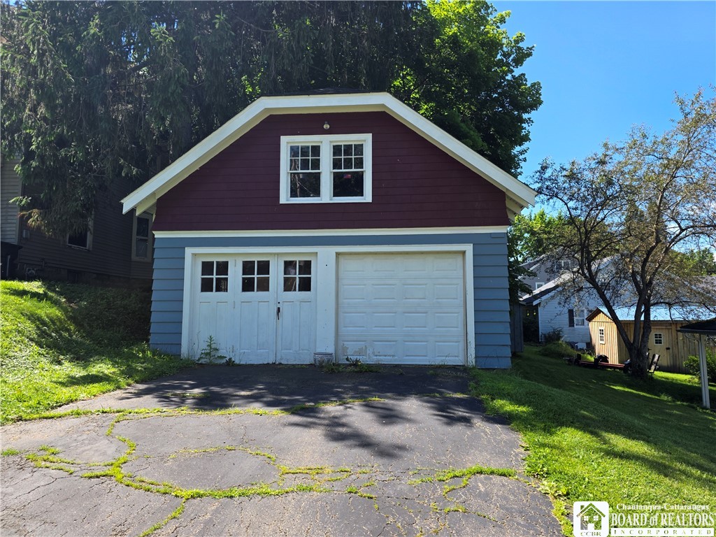 145 Maple Street Jamestown, NY 14701 - Photo 3 of 32