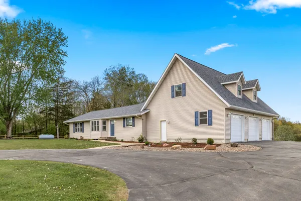 $645,000 | 21274 30th Avenue, Chippewa Falls, WI 54729