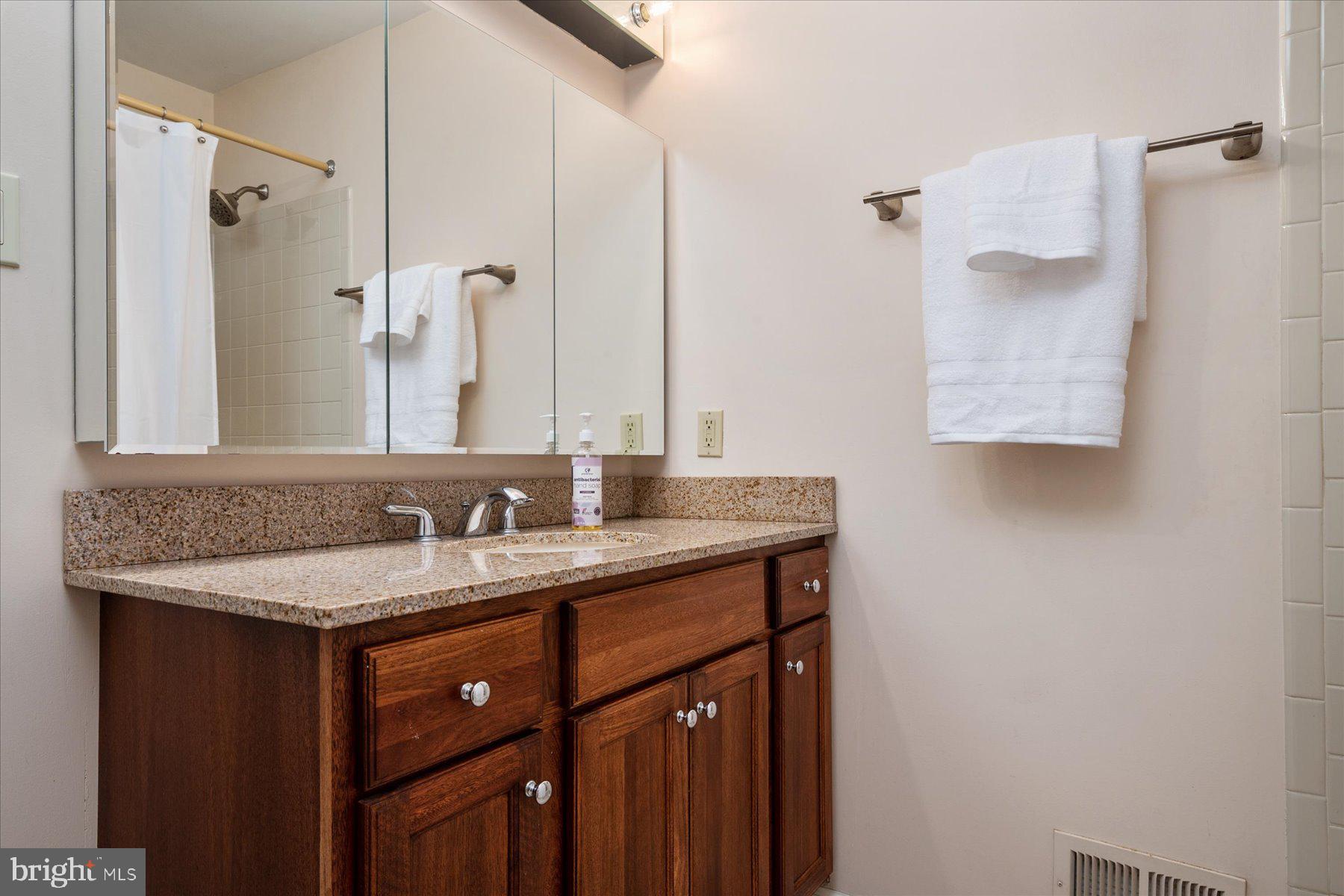 1331 Argyll Drive Arnold, MD 21012 - Photo 26 of 50 Full upstairs bathroom