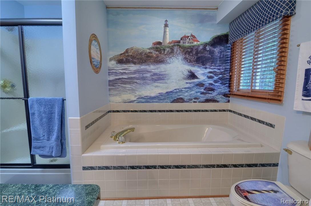 16420 Ridgeview Court Holly, MI 48442 - Photo 16 of 30 Master_Bathroom_2nd_View.jpg