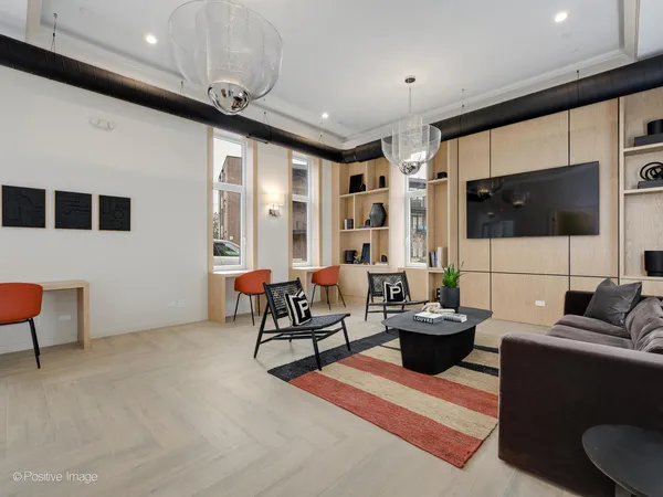 $2,600 | 2801 Thatcher Avenue, Unit 303, River Grove, IL 60171