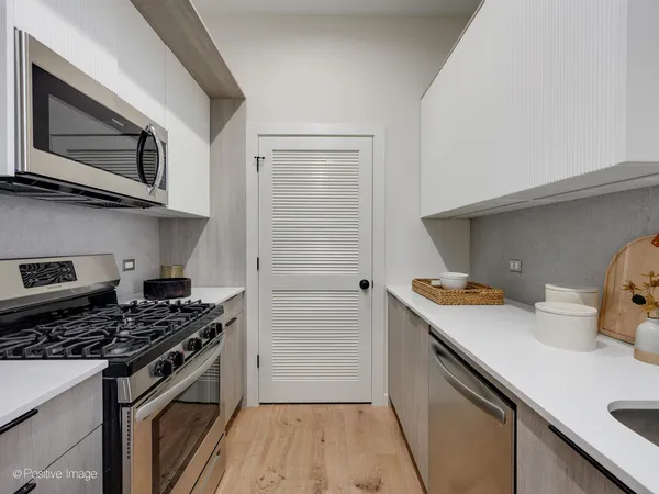 $2,600 | 2801 Thatcher Avenue, Unit 303, River Grove, IL 60171