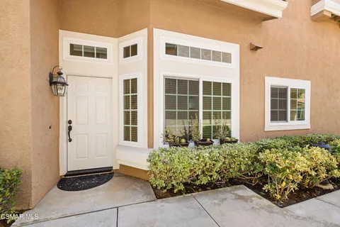 $979,950 | 4839 La Vella Drive, Oak Park, CA 91377