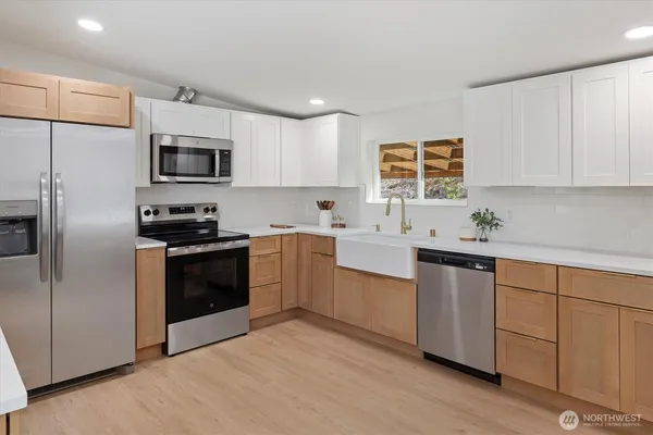$395,000 | 18280 Highway 106, Belfair, WA 98528