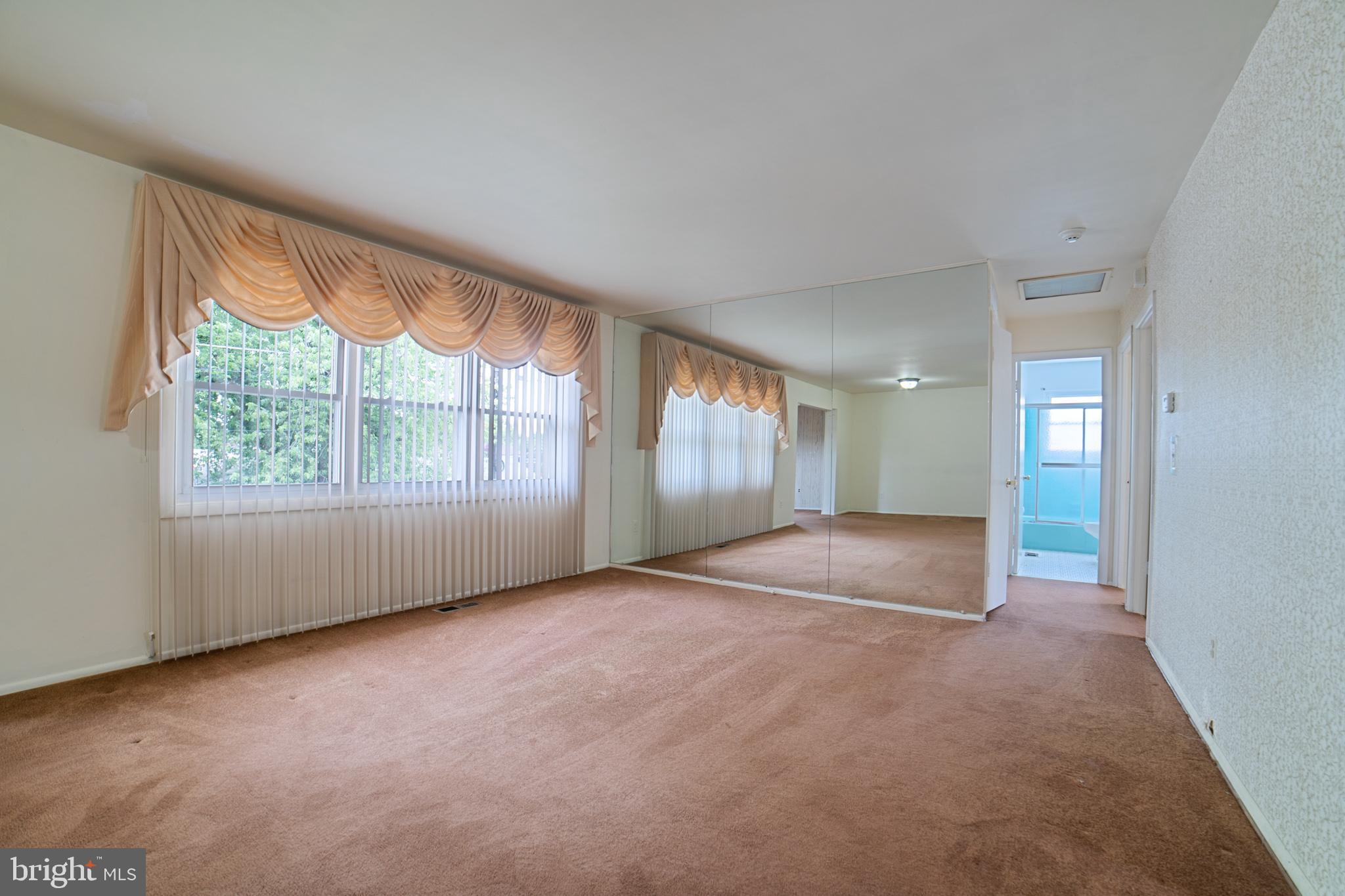 321 Holly Manor Road Baltimore, MD 21228 - Photo 4 of 24