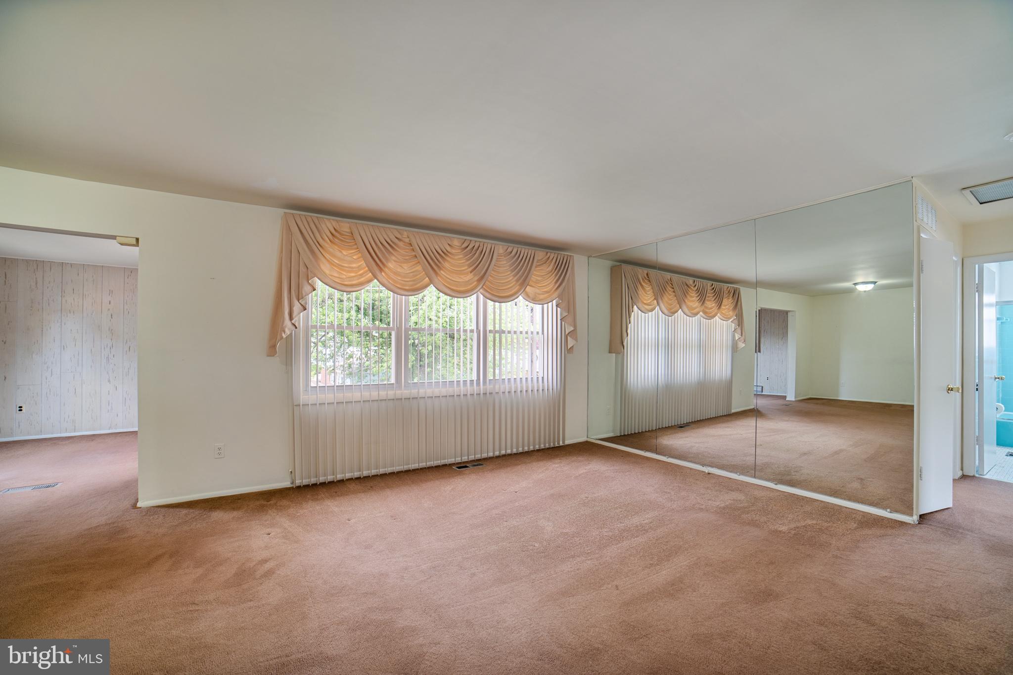 321 Holly Manor Road Baltimore, MD 21228 - Photo 5 of 24