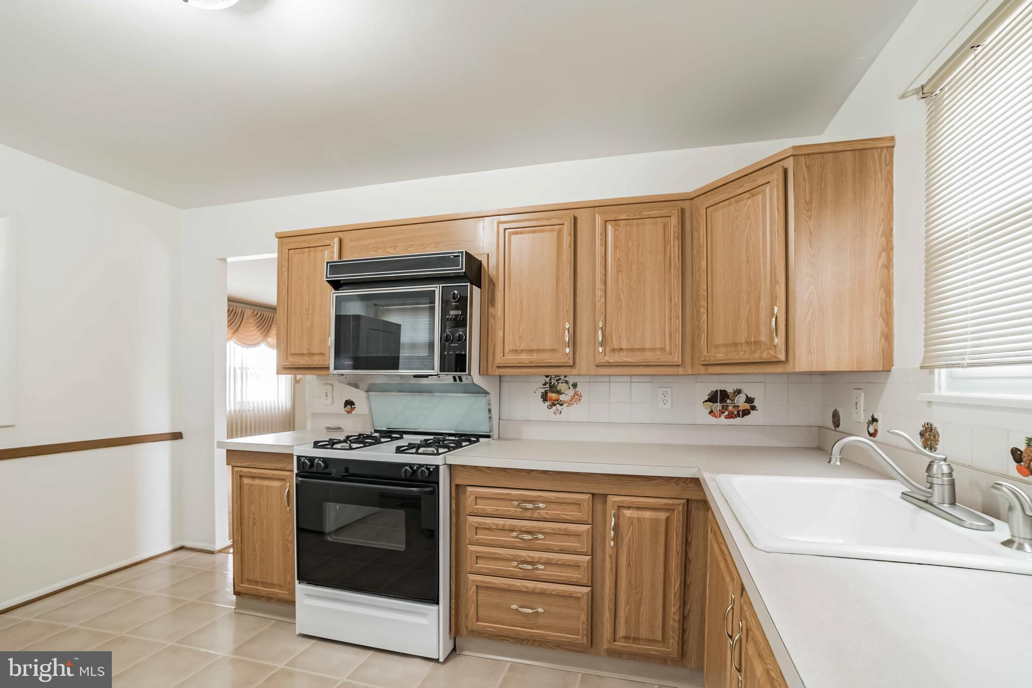 321 Holly Manor Road Baltimore, MD 21228 - Photo 10 of 24