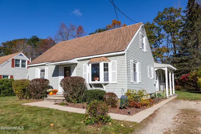 $319,900 | 67 Oak St Extension, Dalton, MA 01226