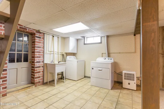 $319,900 | 67 Oak St Extension, Dalton, MA 01226