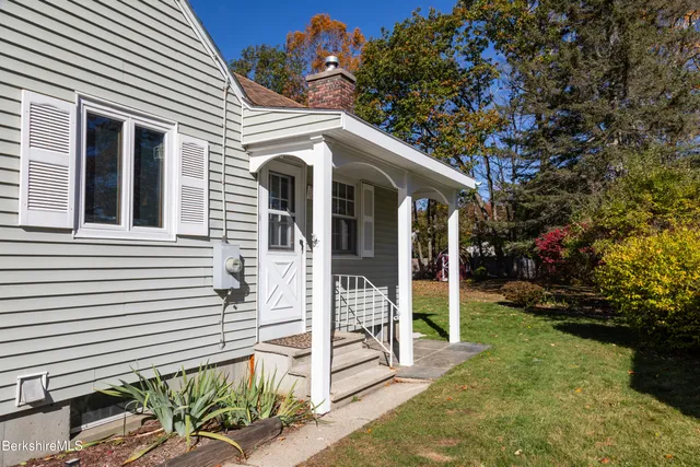 $319,900 | 67 Oak St Extension, Dalton, MA 01226